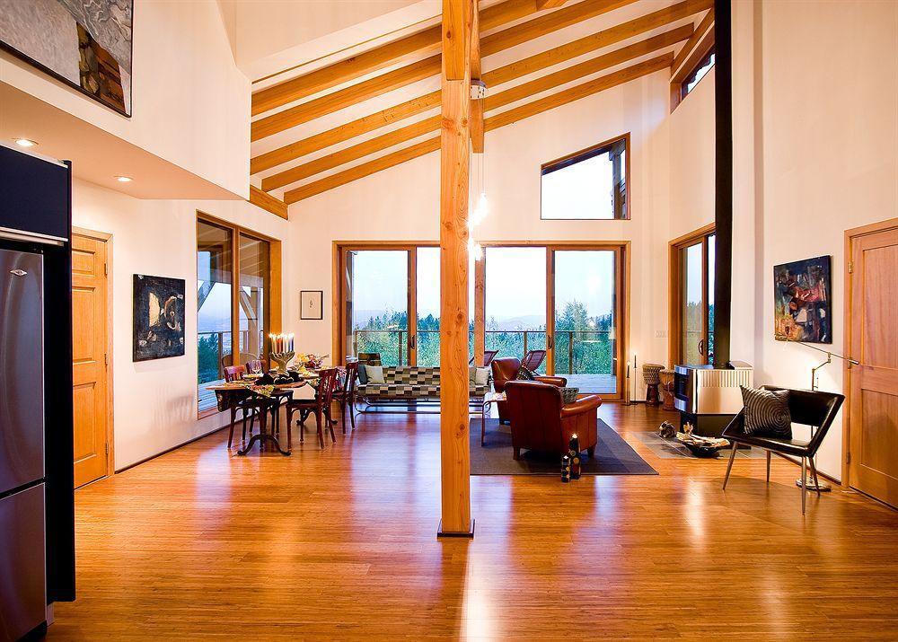 Myra Canyon Lodge Kelowna Exterior foto