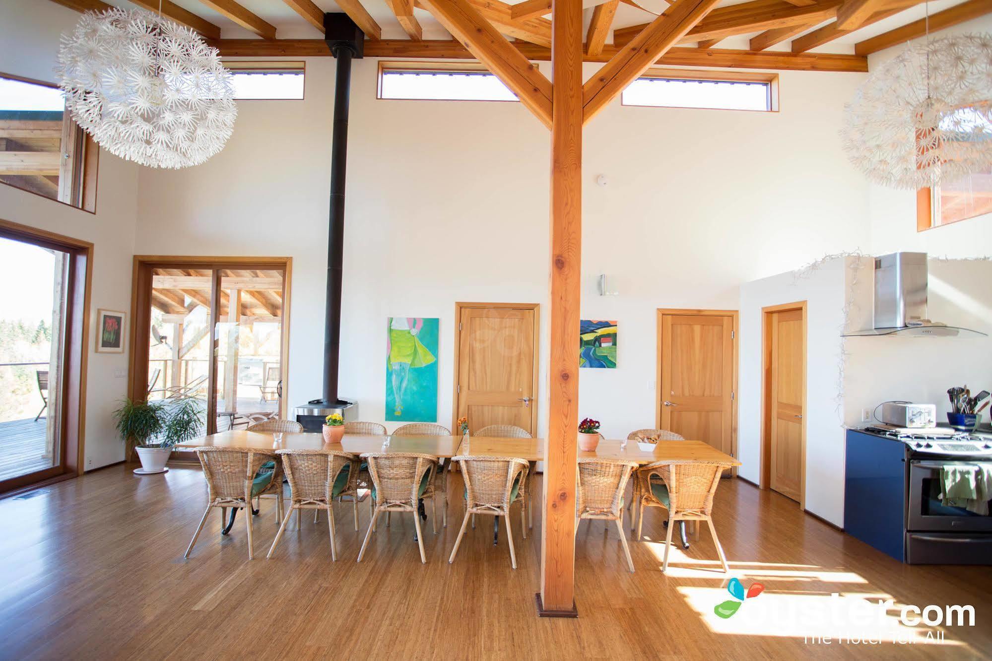 Myra Canyon Lodge Kelowna Exterior foto